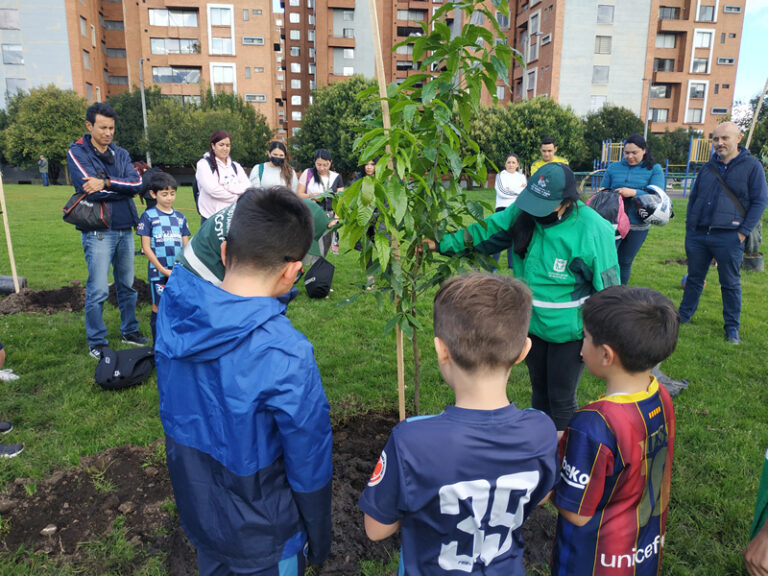 Una plantación que unió a la comunidad del barrio Ciudad Salitre Oriental