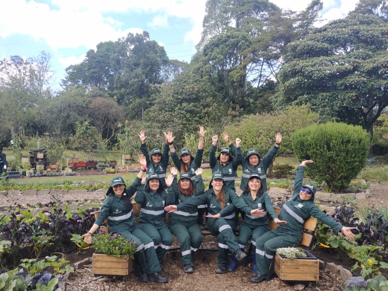 la primera cooperativa de jardineras y huerteras de Bogotá