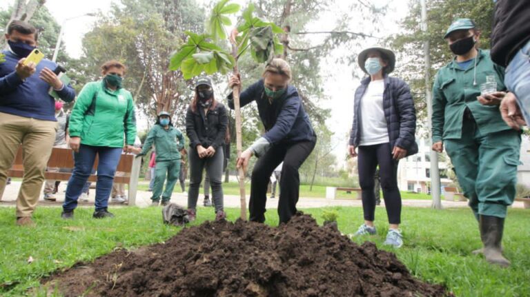 Jardín Botánico de Bogotá sigue replantando confianza en los parques de la ciudad