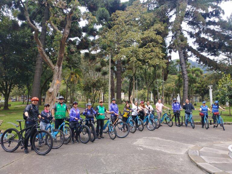 ¡Pedaleando por los árboles patrimoniales del centro de Bogotá!