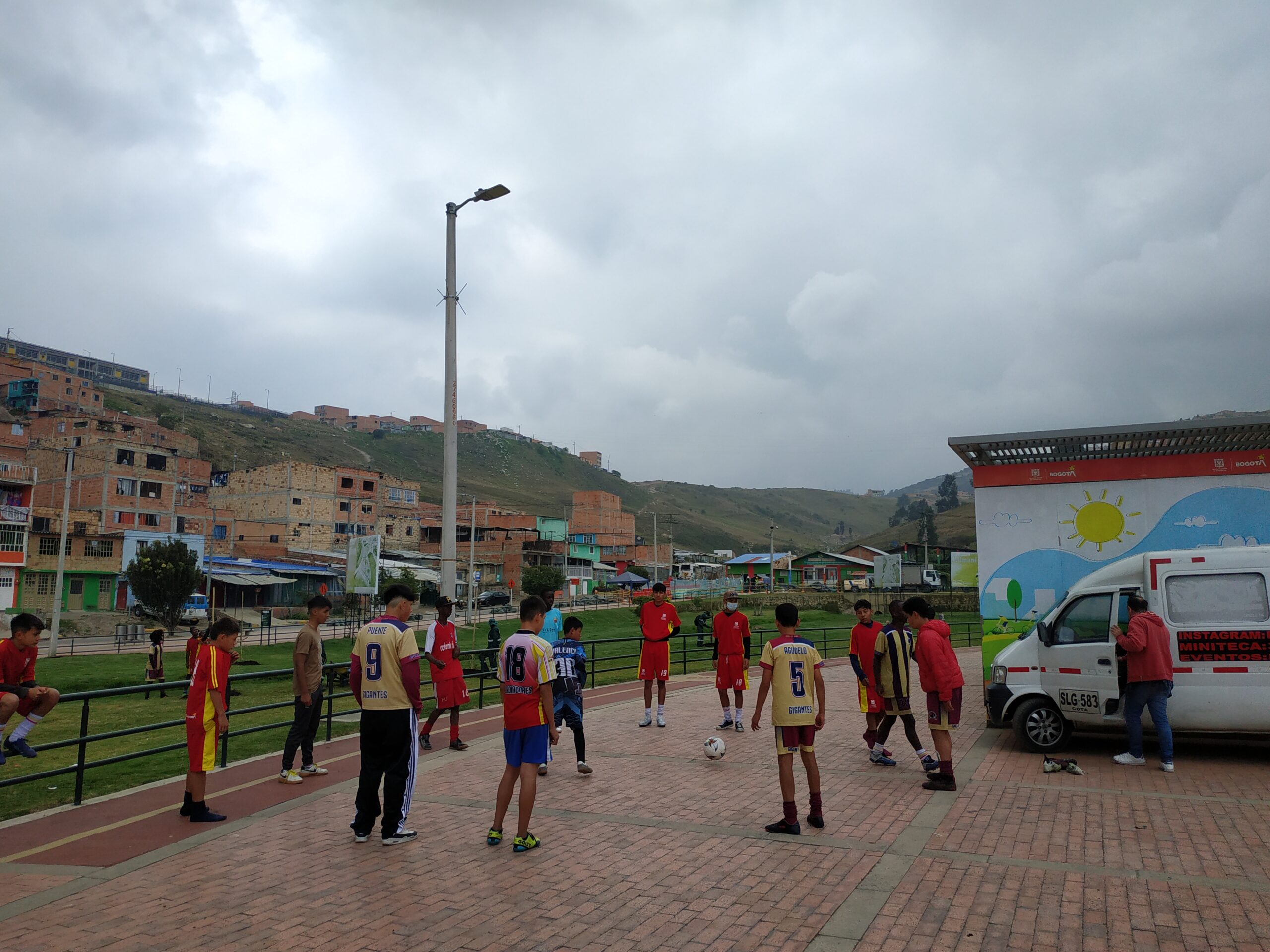 Illimaní: un parque de Ciudad Bolívar que reverdeció con las manos de 100 niños y jóvenes