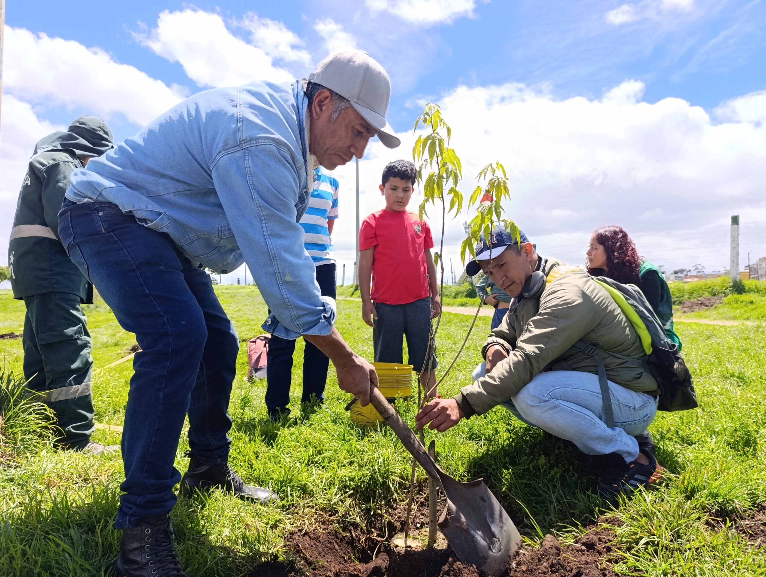 Historias del verde urbano: Los 30 nuevos vecinos verdes del humedal Tingua Azul