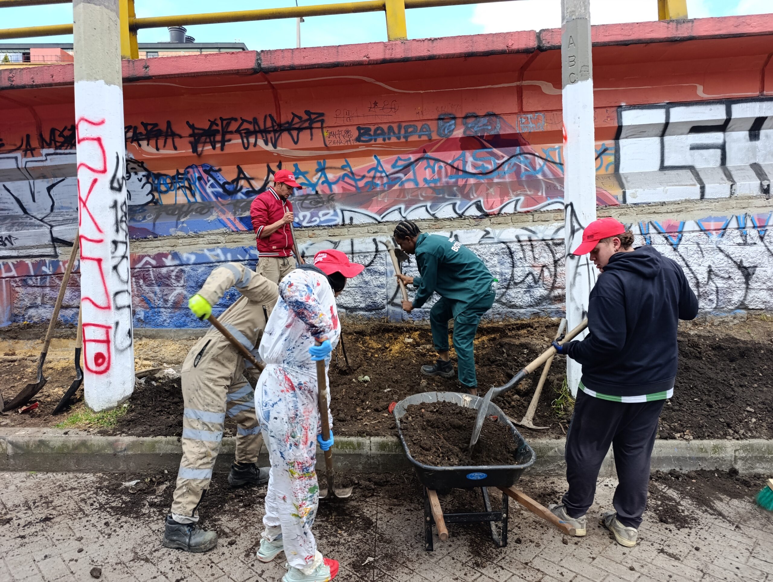 Historias del verde urbano: La transformación verde del puente vehícular de la calle 53 con carrera 30