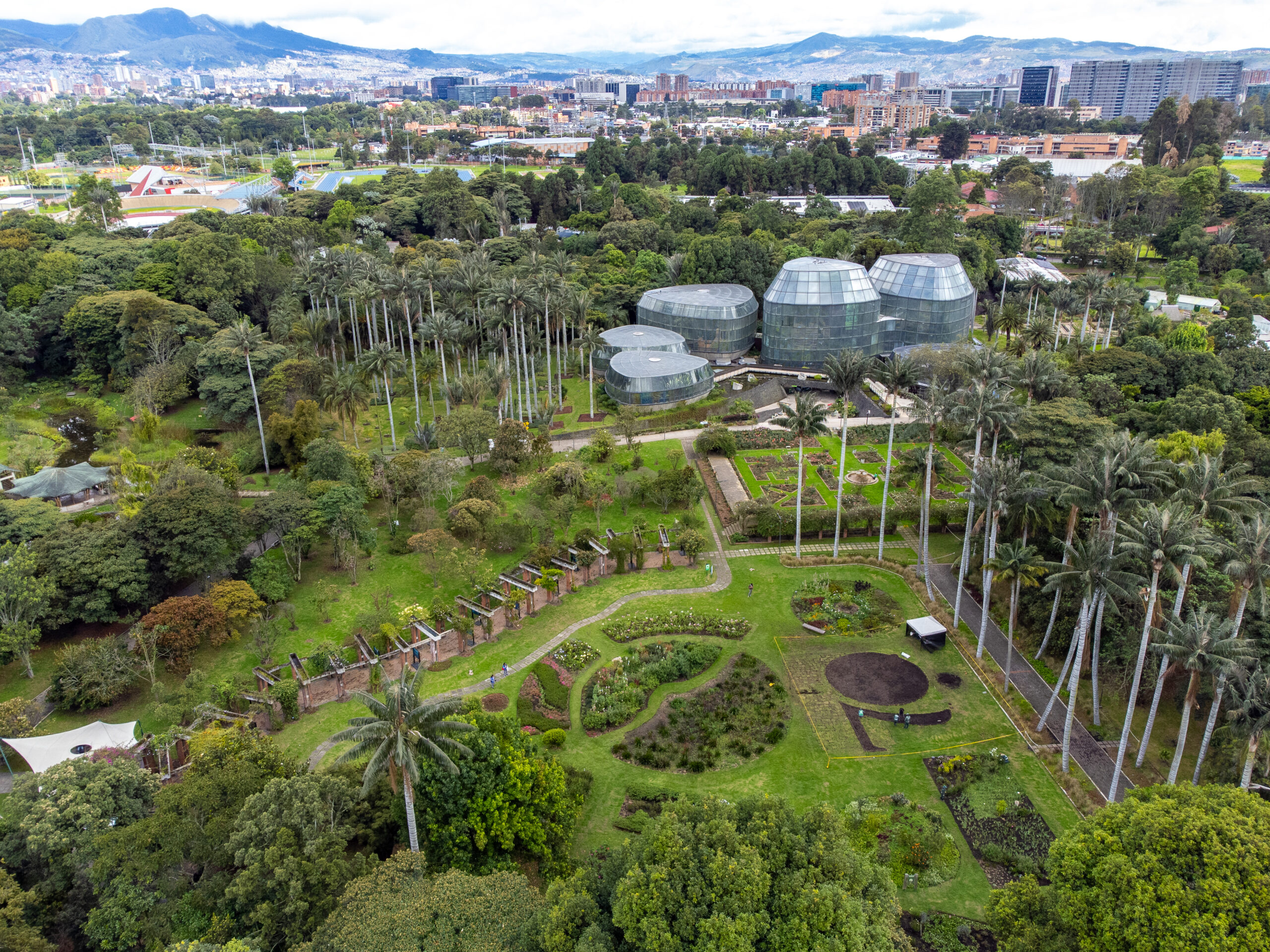 Historias del verde urbano: El lienzo floral que honra los 70 años del Jardín Botánico de Bogotá