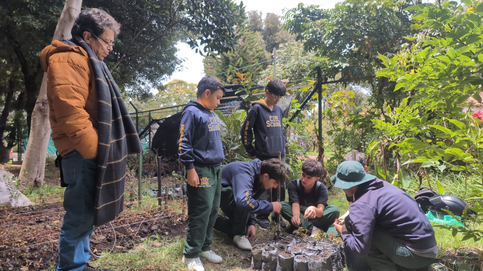 “Encontrémonos en los bosques urbanos” brilló en Ciudad Montes con un taller de jardines biodiversos