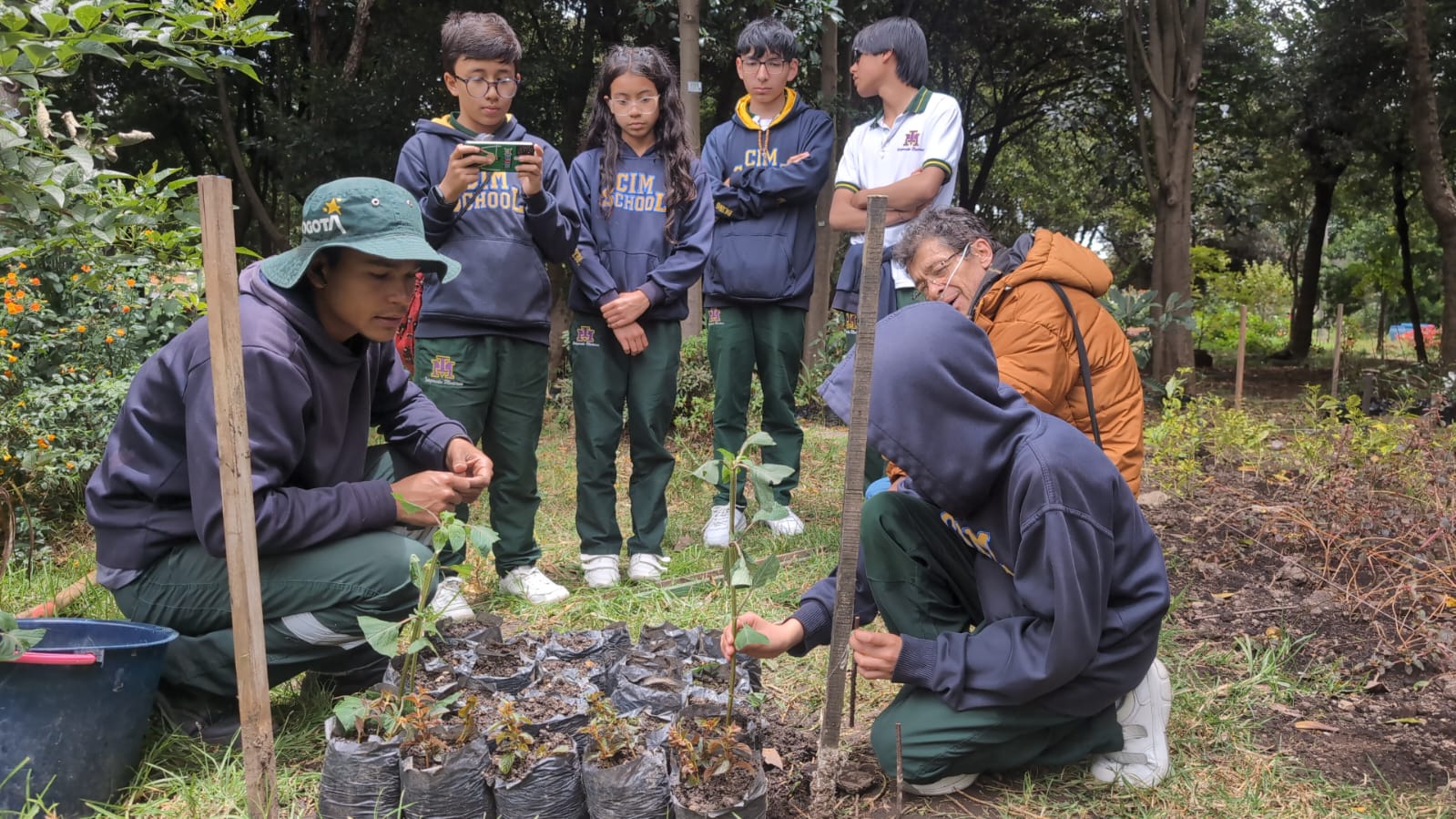 “Encontrémonos en los bosques urbanos” brilló en Ciudad Montes con un taller de jardines biodiversos