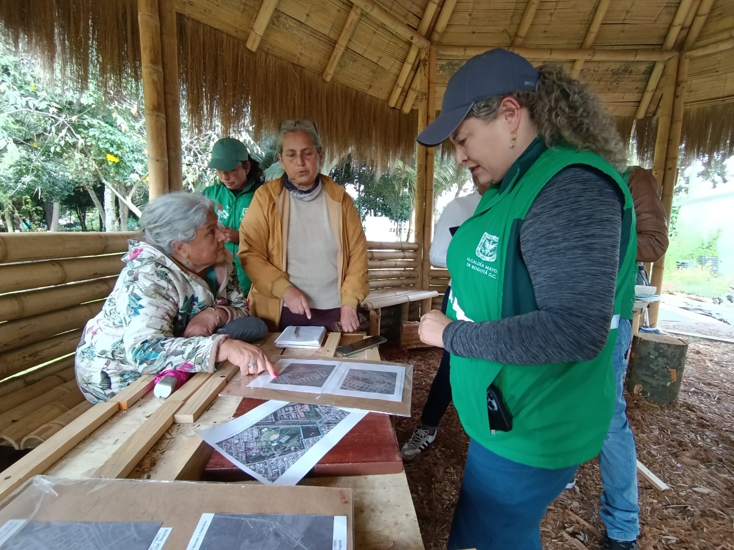 Historias del verde urbano: Comunidades de cuatro bosques urbanos participaron en los talleres de codiseño biofílico del Jardín Botánico