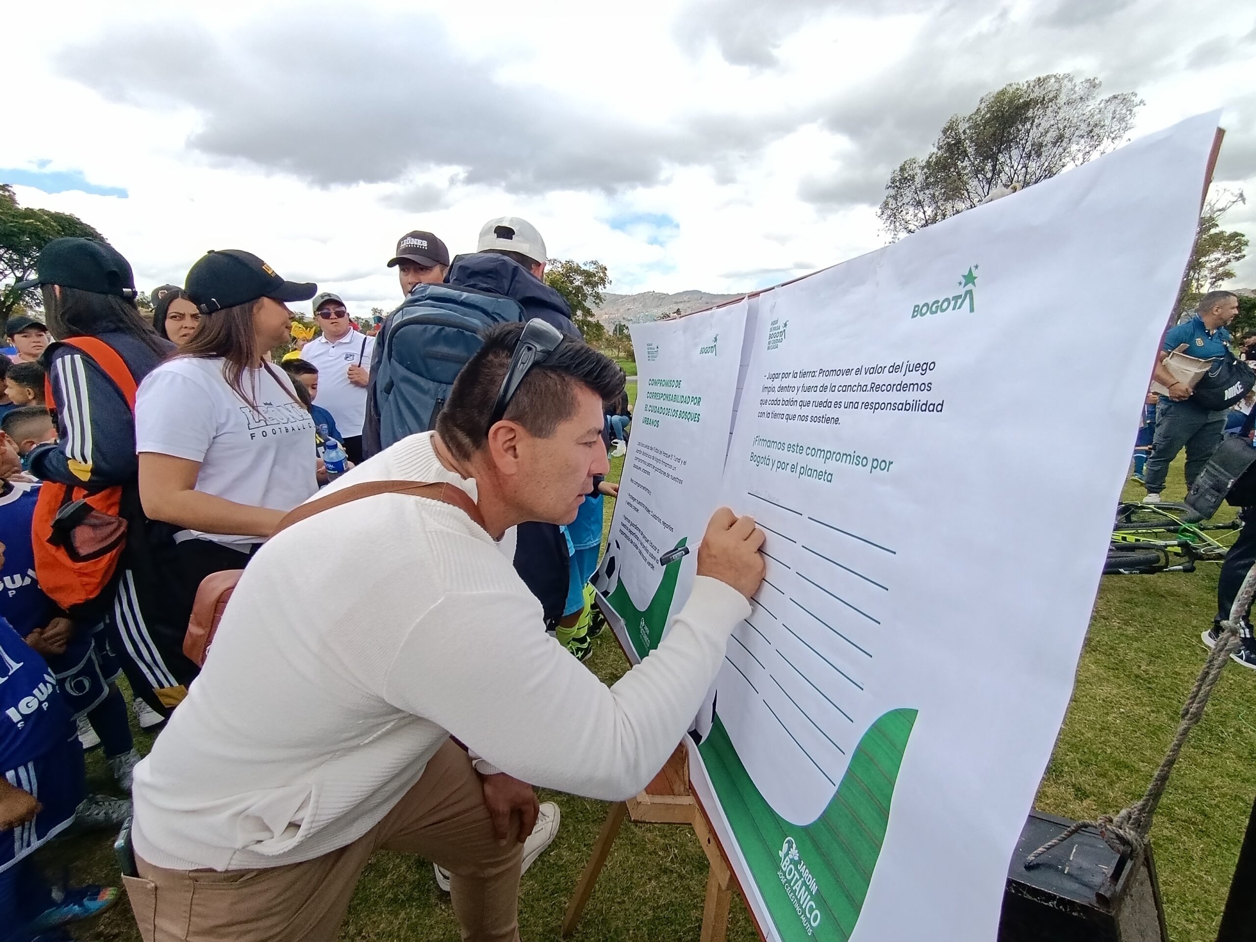 Historias del verde urbano: Copa de los 70 años: un compromiso futbolero con el bosque urbano El Tunal