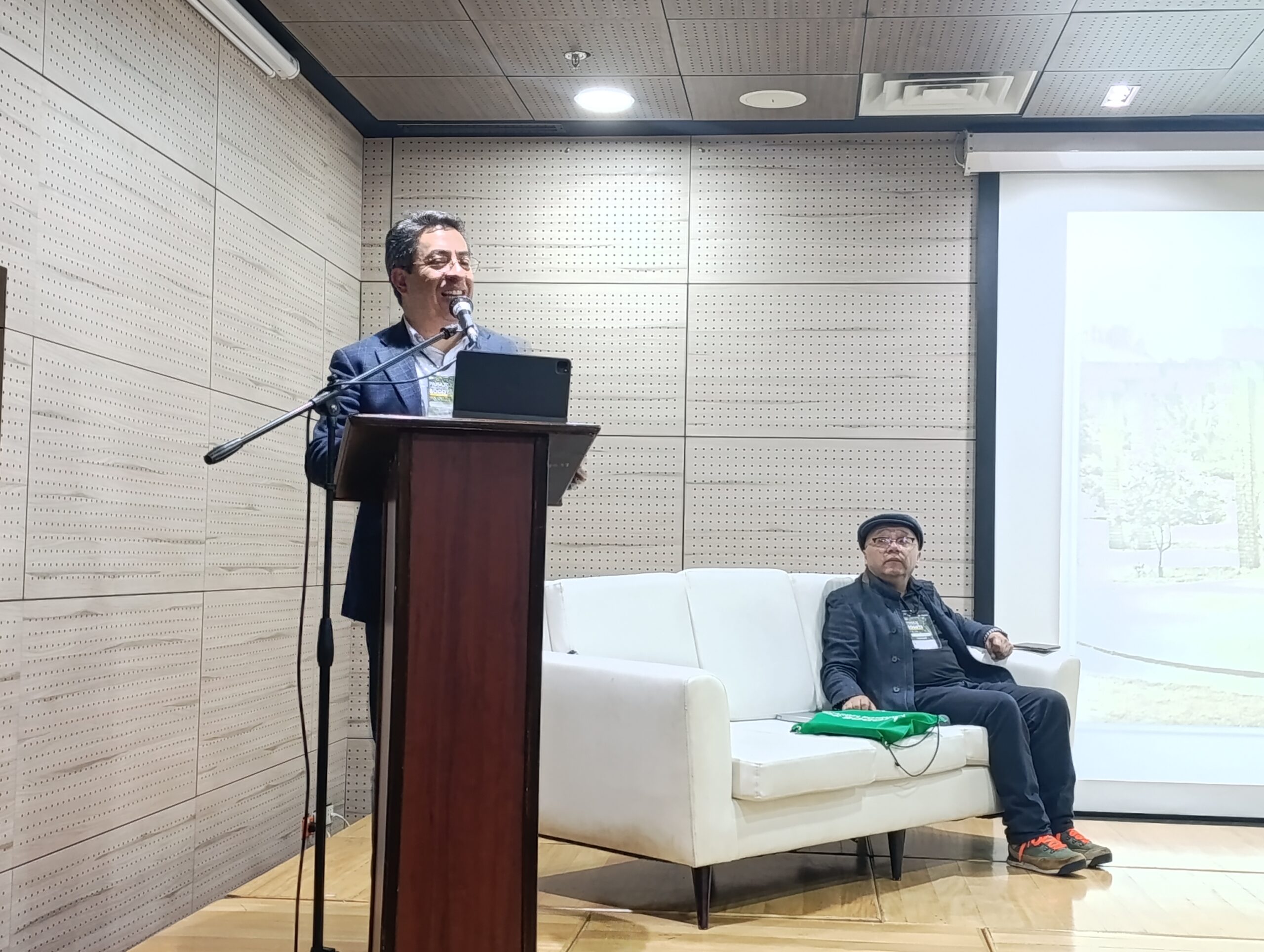Historias del verde urbano: Un encuentro académico que le rindió homenaje al legado botánico y cultural de Bogotá Historias del verde urbano: Un encuentro académico que le rindió homenaje al legado botánico y cultural de Bogotá
