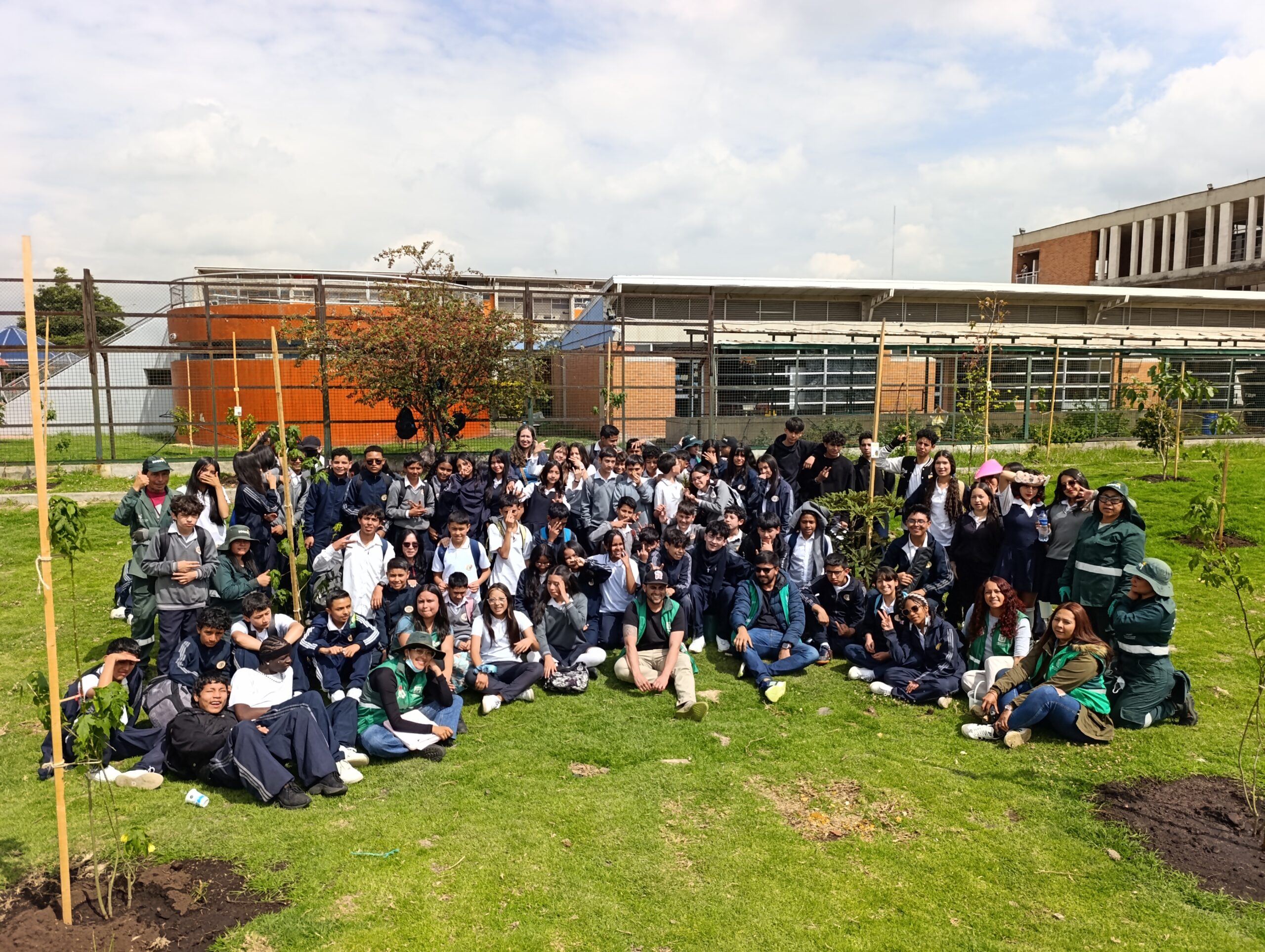 Historias del verde urbano: Ciudadela Educativa de Bosa: un colegio comprometido con el cuidado del arbolado