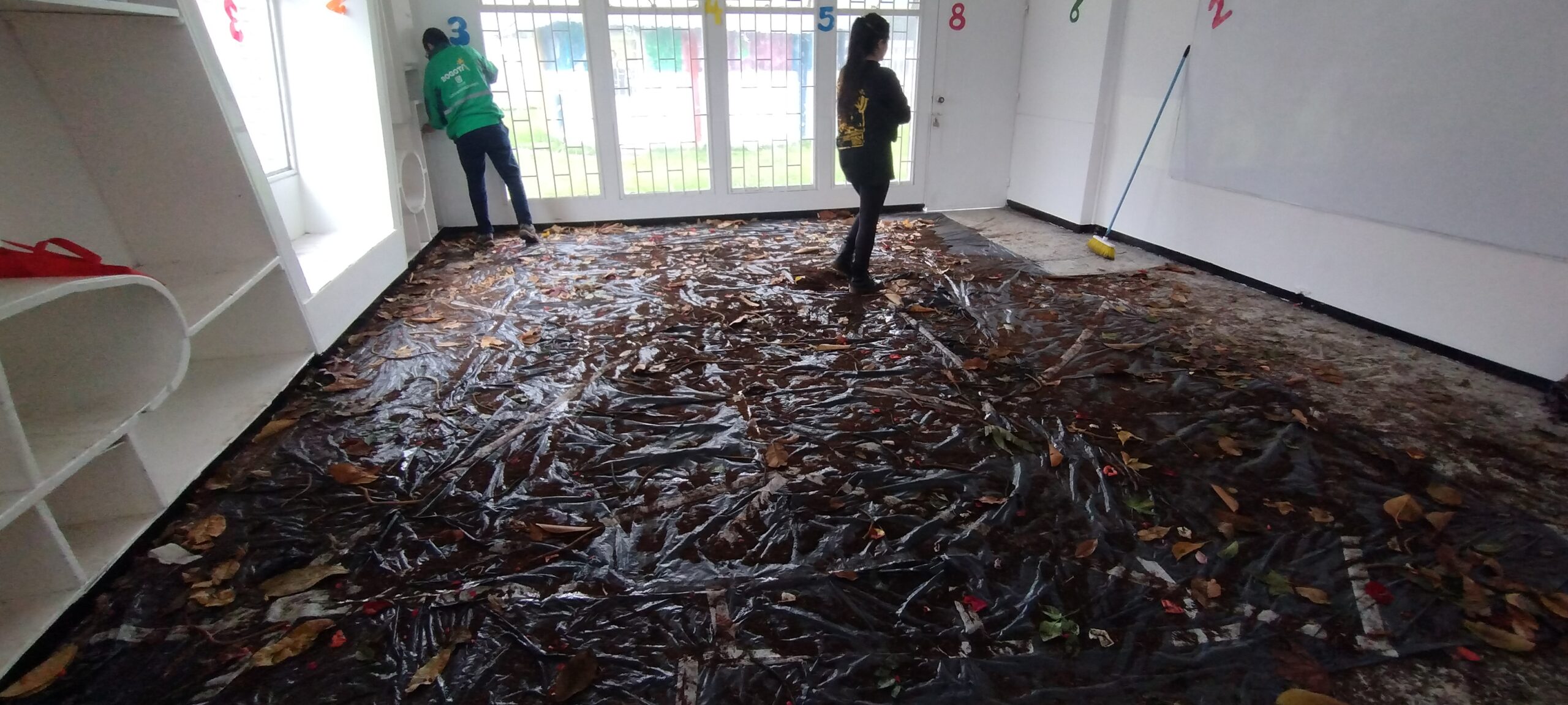 Tejiendo territorios : La diferencia entre un pétalo y una hoja