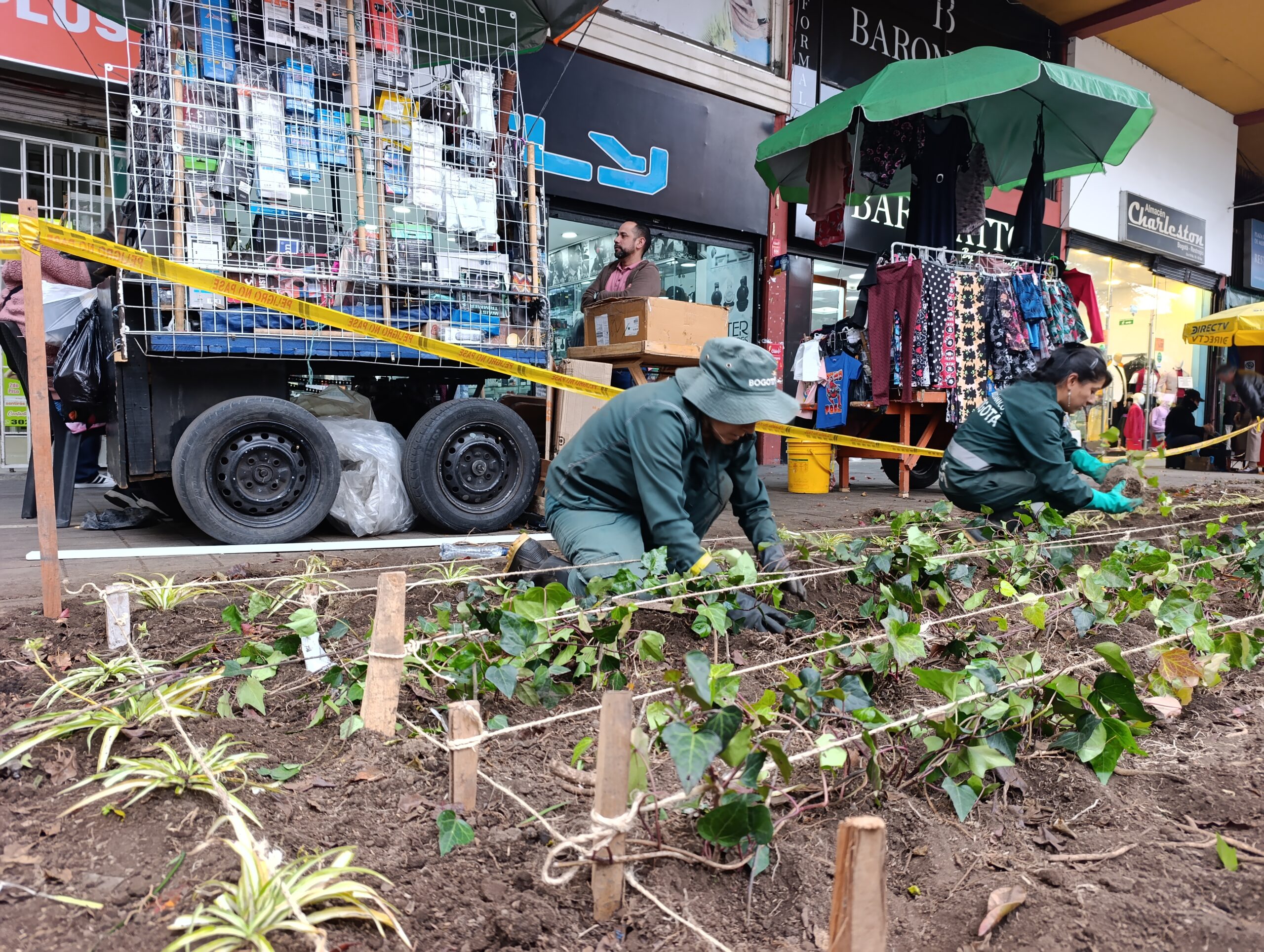 Historias del verde urbano: El renacer de los jardines de la plaza de mercado del Restrepo