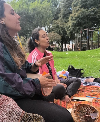 Tejiendo territorios : Naturaleza resonante: el bosque como un latido compartido
