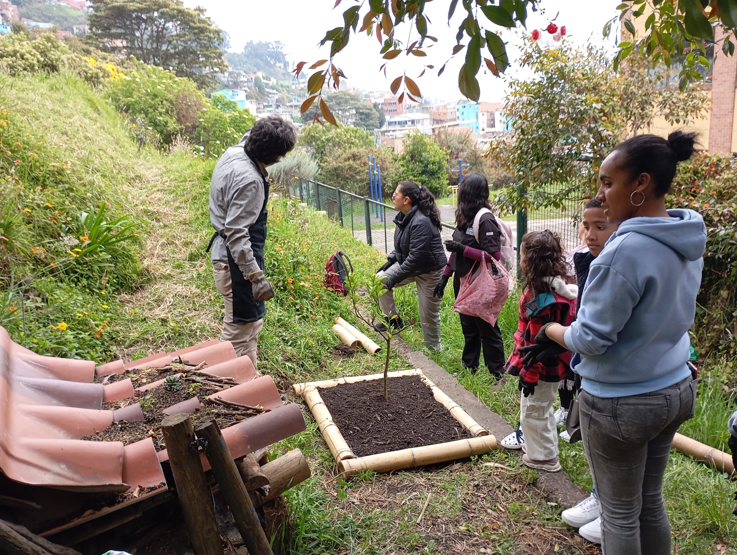 Tejiendo territorios: Minga por la tierra: aprendizaje y comunidad en el corazón de Santa Fe