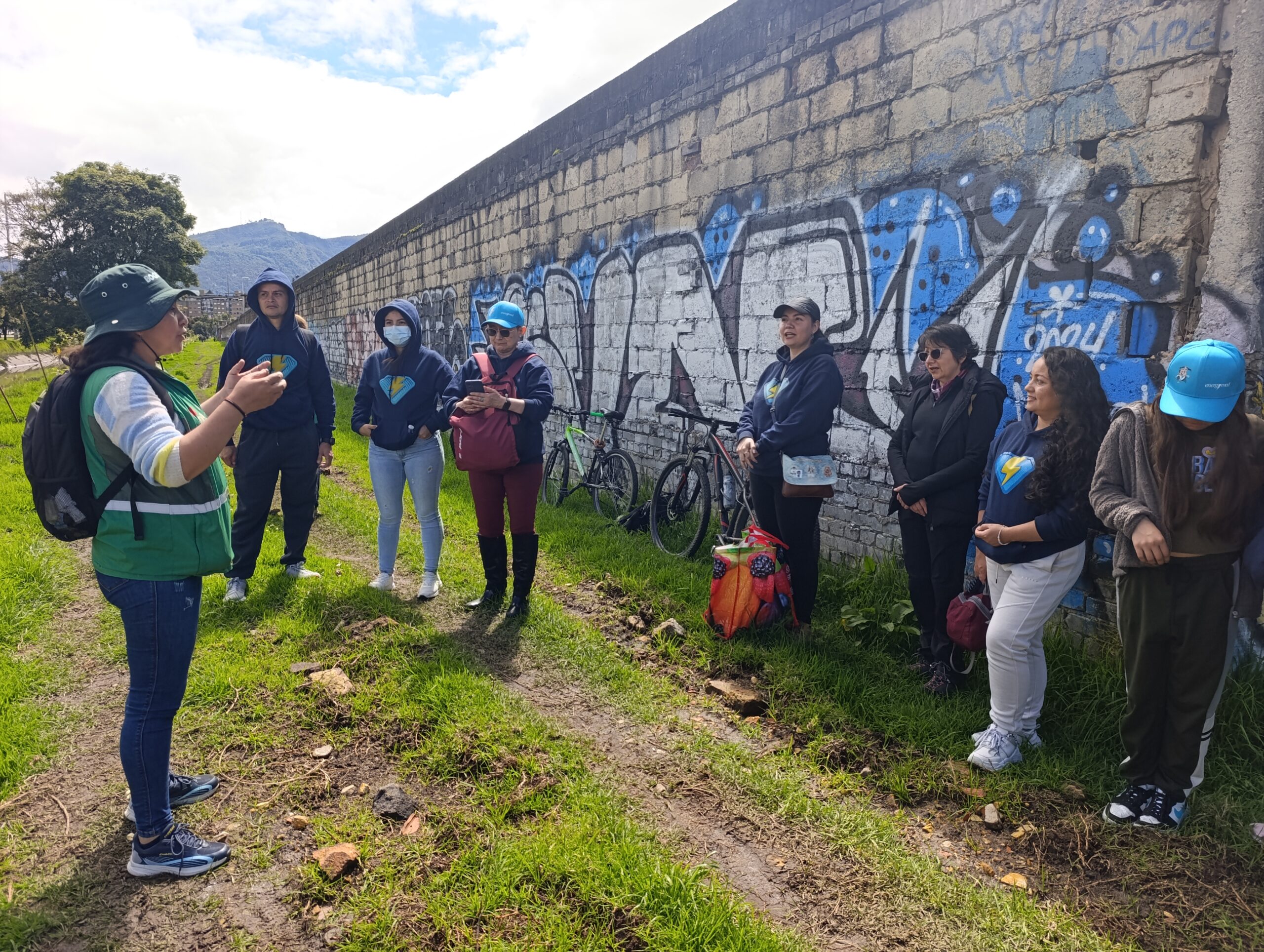 Historias del verde urbano: Río Negro: un canal que diversificó su ronda con 164 árboles y arbustos