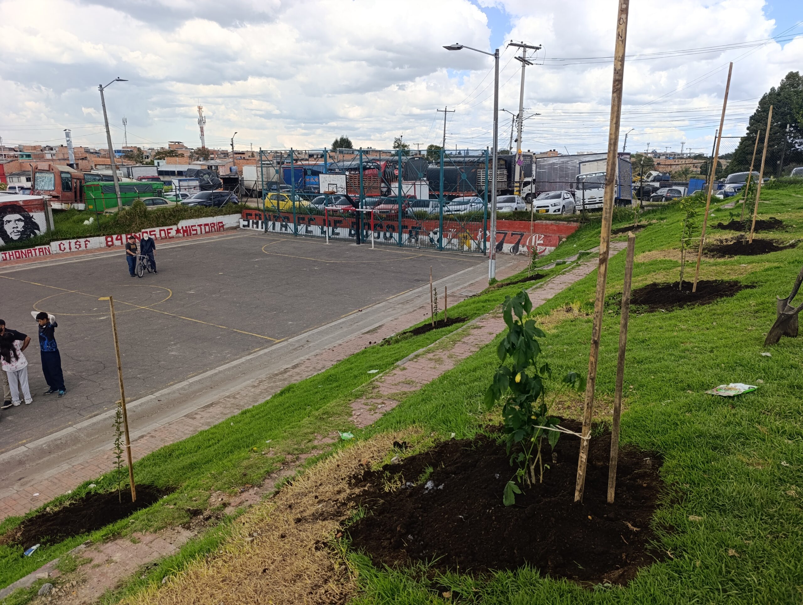 Historias del verde urbano: Nuevo Chile y Olarte, barrios de la Zona Urbana por un Mejor Aire (ZUMA) del Apogeo, renaturalizan sus parques