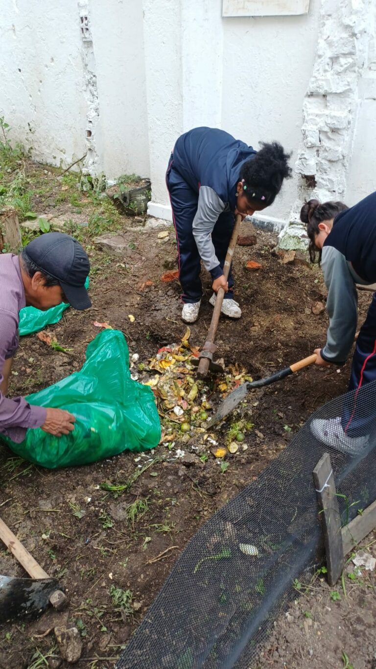 Tejiendo territorios: Sembrar esperanza: El renacer del espacio con potencial alimenticio Hogar Amanecer