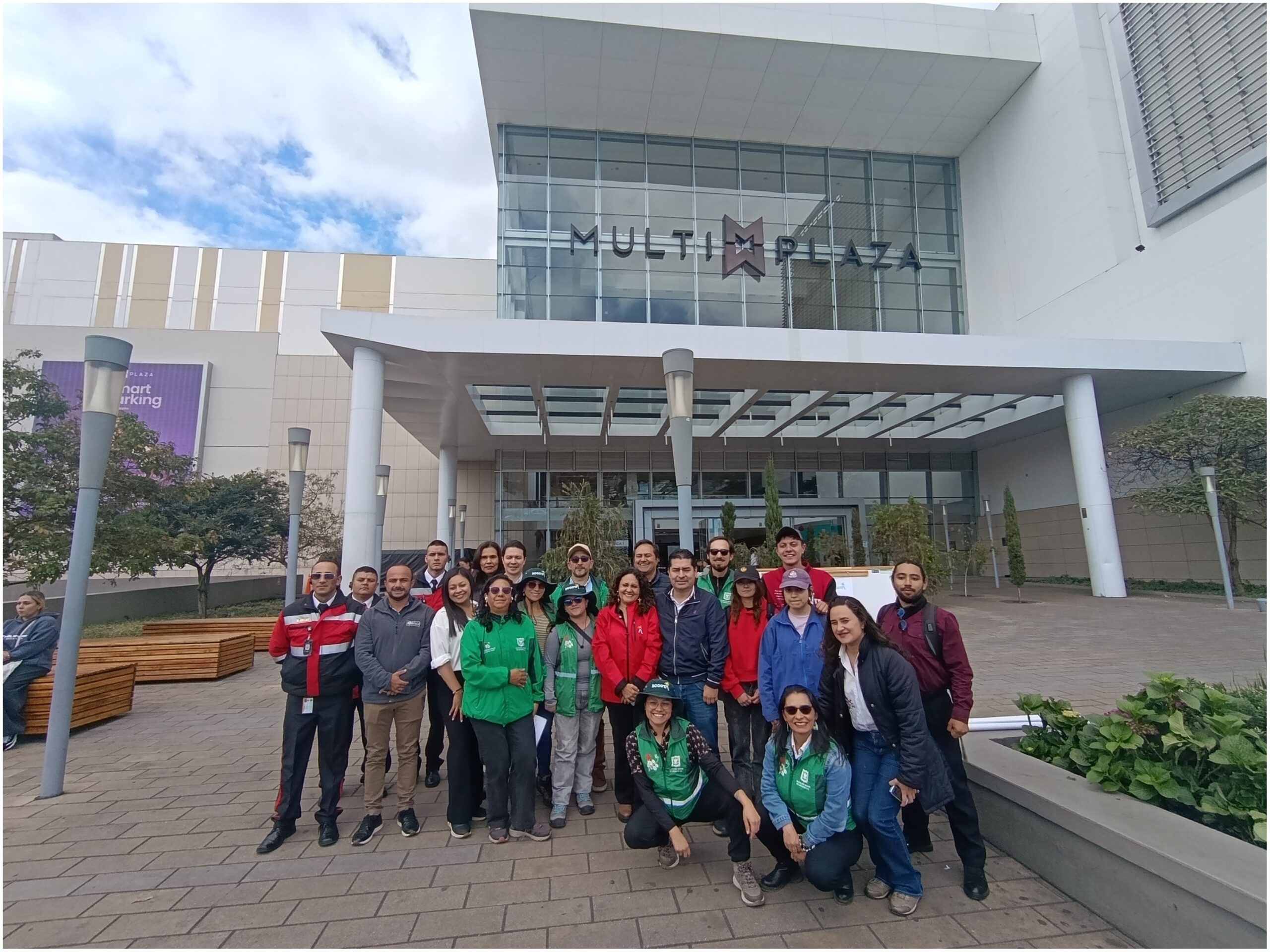 Historias del verde urbano: Multiplaza: un nuevo aliado en el fortalecimiento de las coberturas vegetales de Bogotá Historias del verde urbano: Multiplaza: un nuevo aliado en el fortalecimiento de las coberturas vegetales de Bogotá