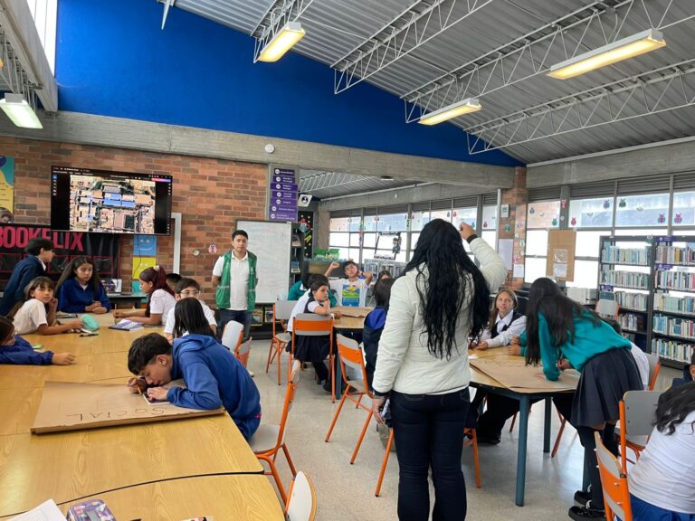 Tejiendo territorios: Sembrando resiliencia en el sur: la comunidad del Colegio Miravalle transforma su territorio