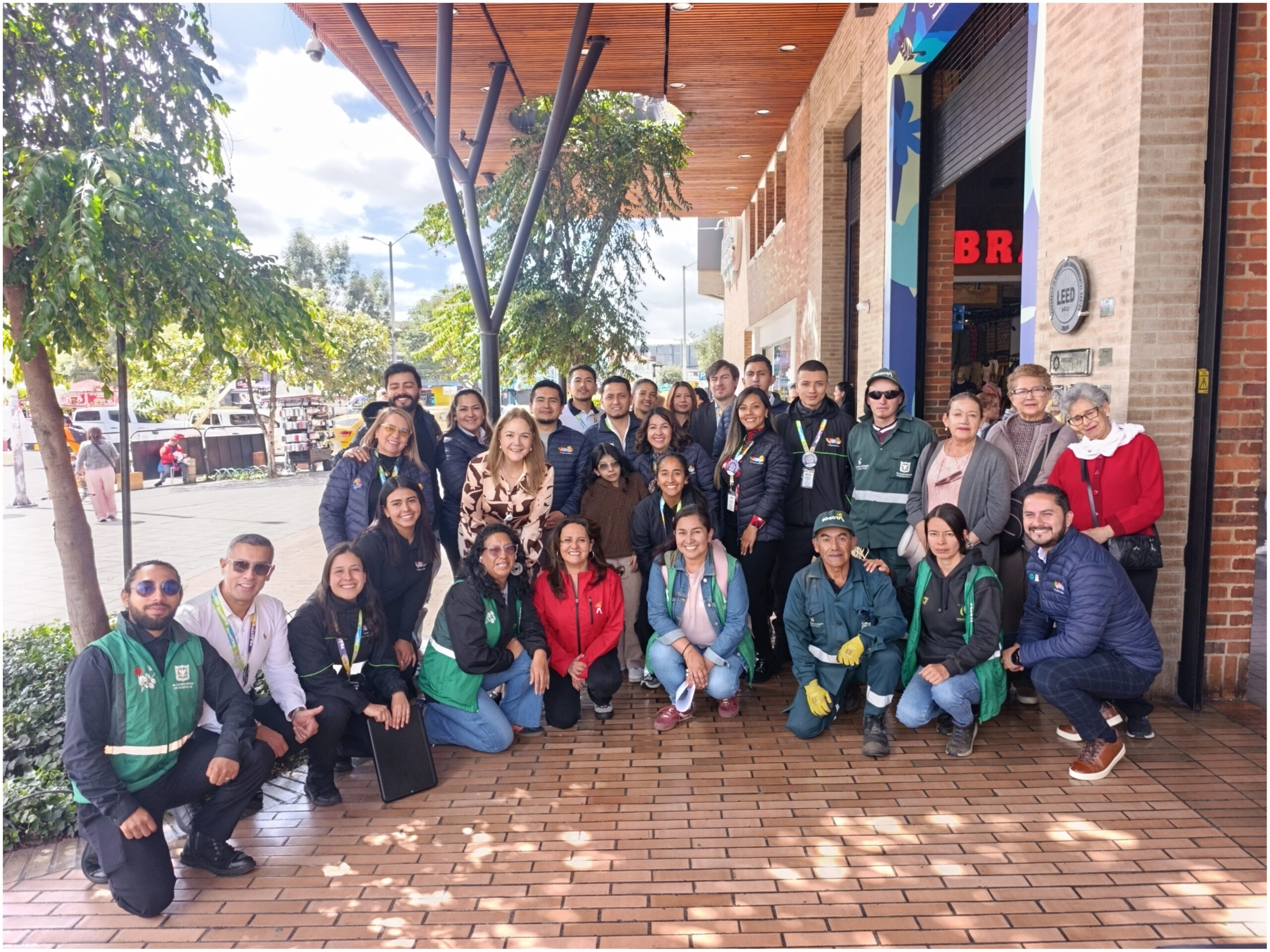 Historias del verde urbano: Plaza de las Américas, un ícono comercial de Kennedy, se sumó a la renaturalización de la ciudad