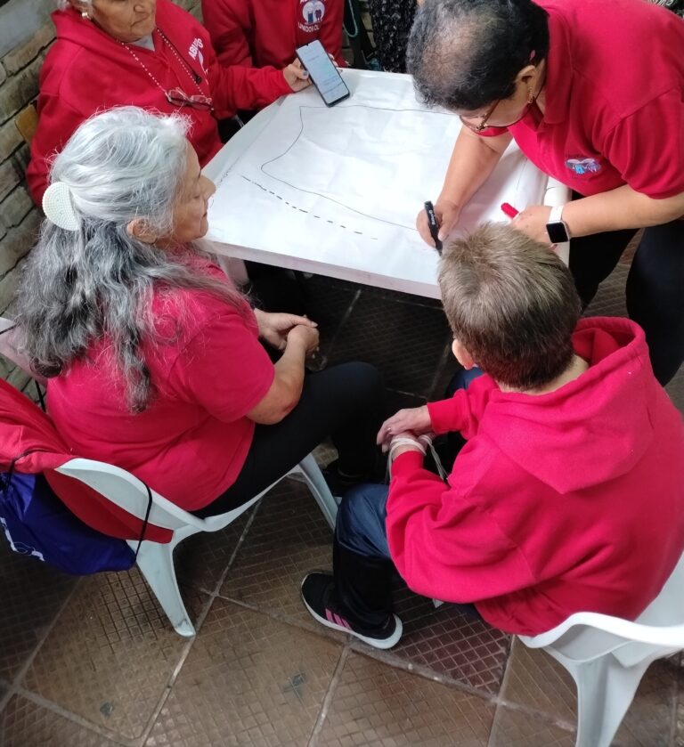 Tejiendo territorios: Sembrando resiliencia en Olarte: Adultos mayores frente al cambio climático desde el territorio