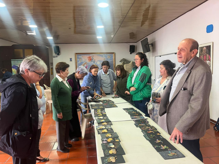 Tejiendo territorios: Puntos de vida: arte y comunidad para los polinizadores